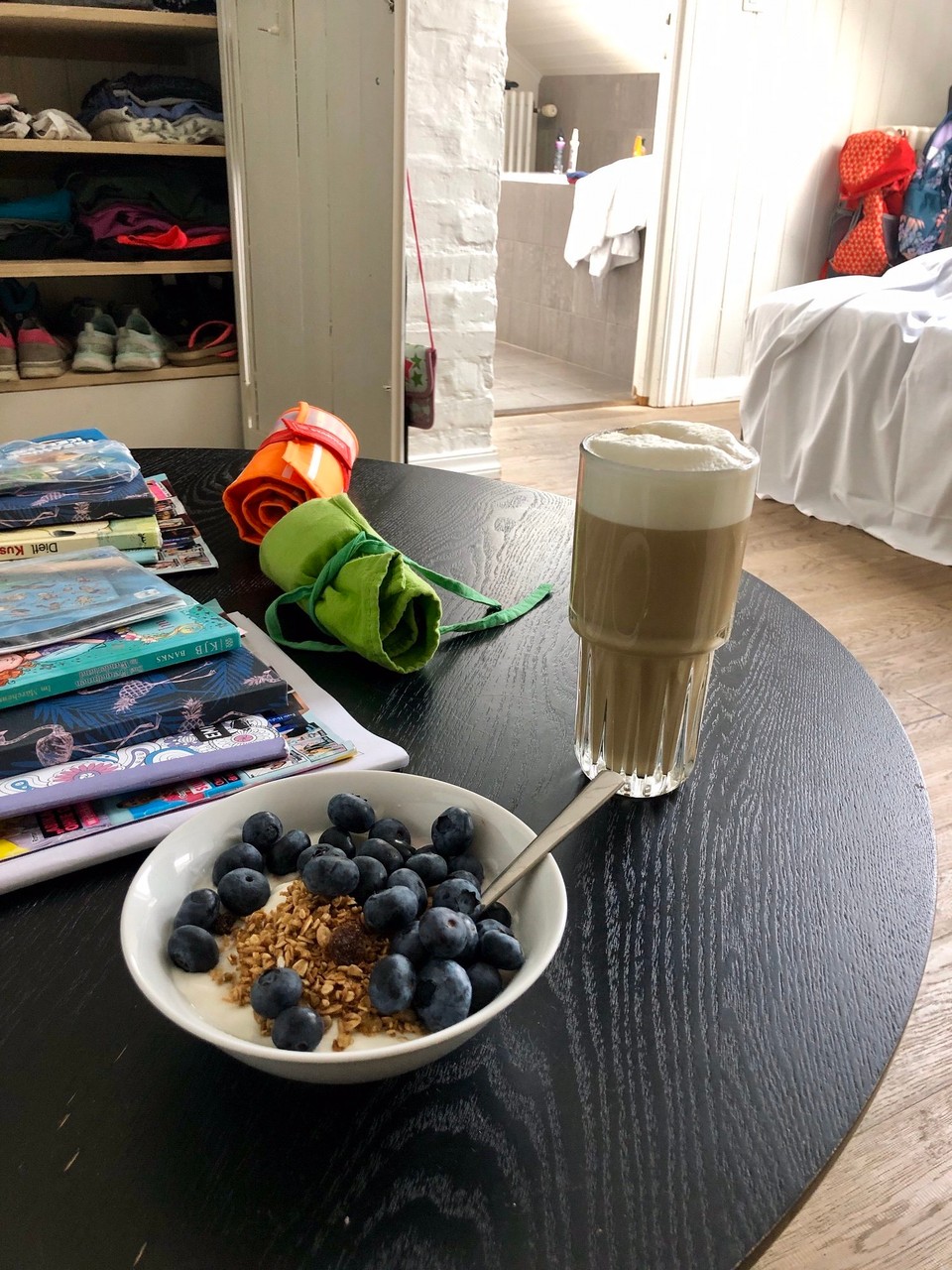 Island - Reykjavík - So! Das Frühstück ist gerichtet. Nun mache ich mich mal langsam ans Wecken...
