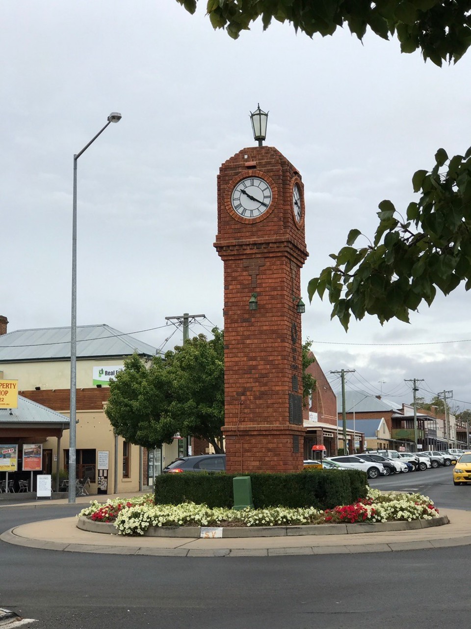 Australia - Mudgee - Luv a good ole fashioned town clock !