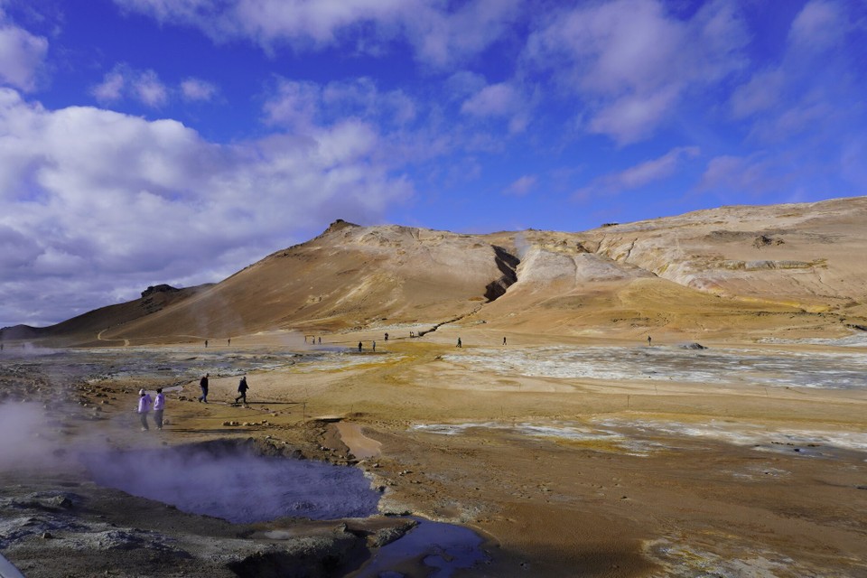 Island - Ásbyrgi - Geothermalgebiet Hverir (uf de Hügel sind mer gkraxlet)