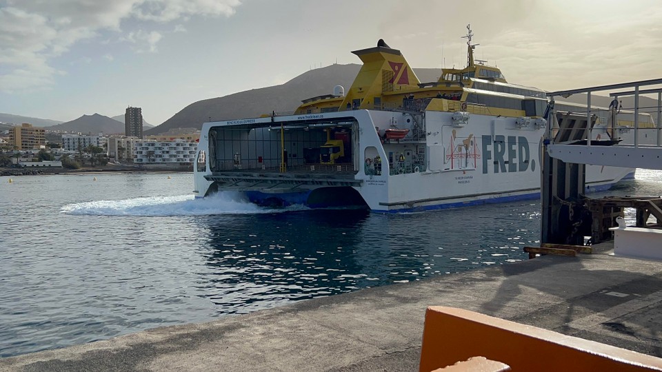 Spanien - Arona - Da kommt ja die Fähre.