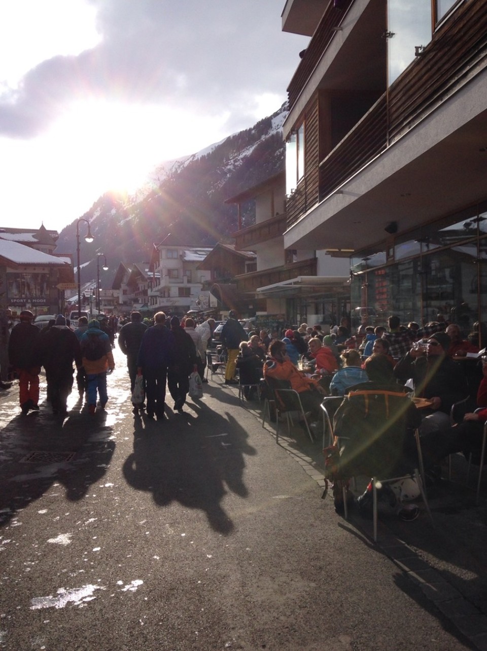 Österreich - Ischgl - Aprèsski  and shopping at Ischgls mainstreet