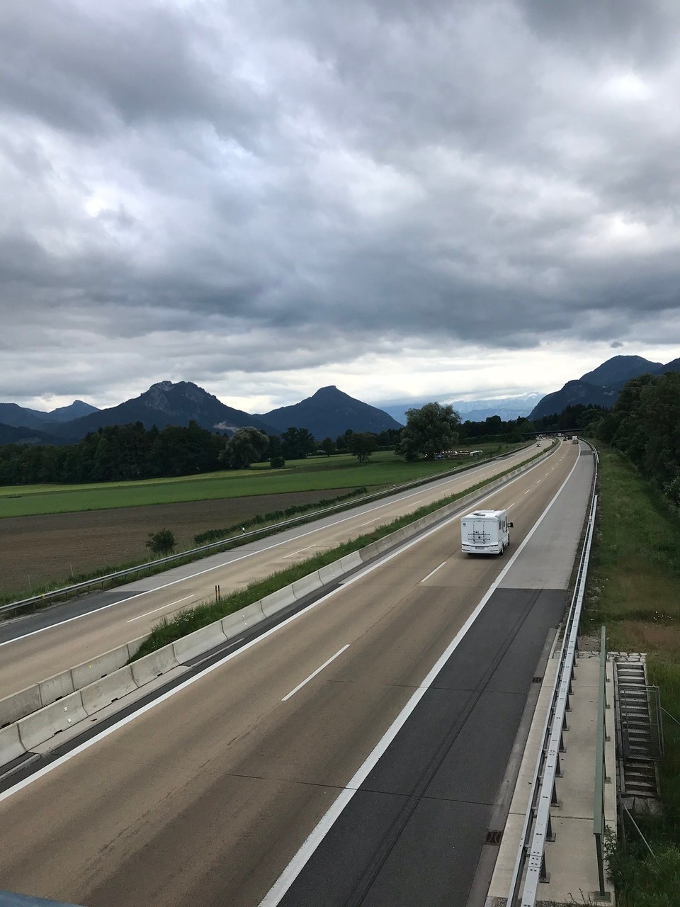 Deutschland - Neubeuern - ...mal über die A8