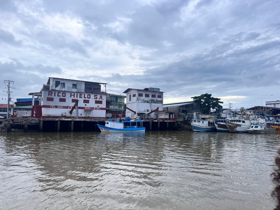 Costa Rica - Puntarenas - Zerst simmer em Hafe entlang 