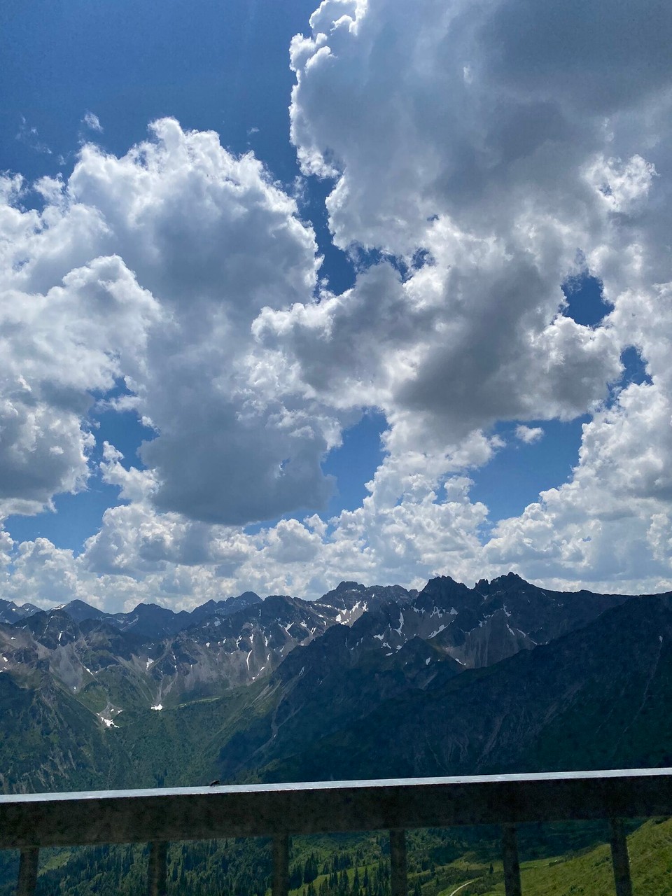 Deutschland - Oberstdorf - Wolkenformation: 👀🌤️😅