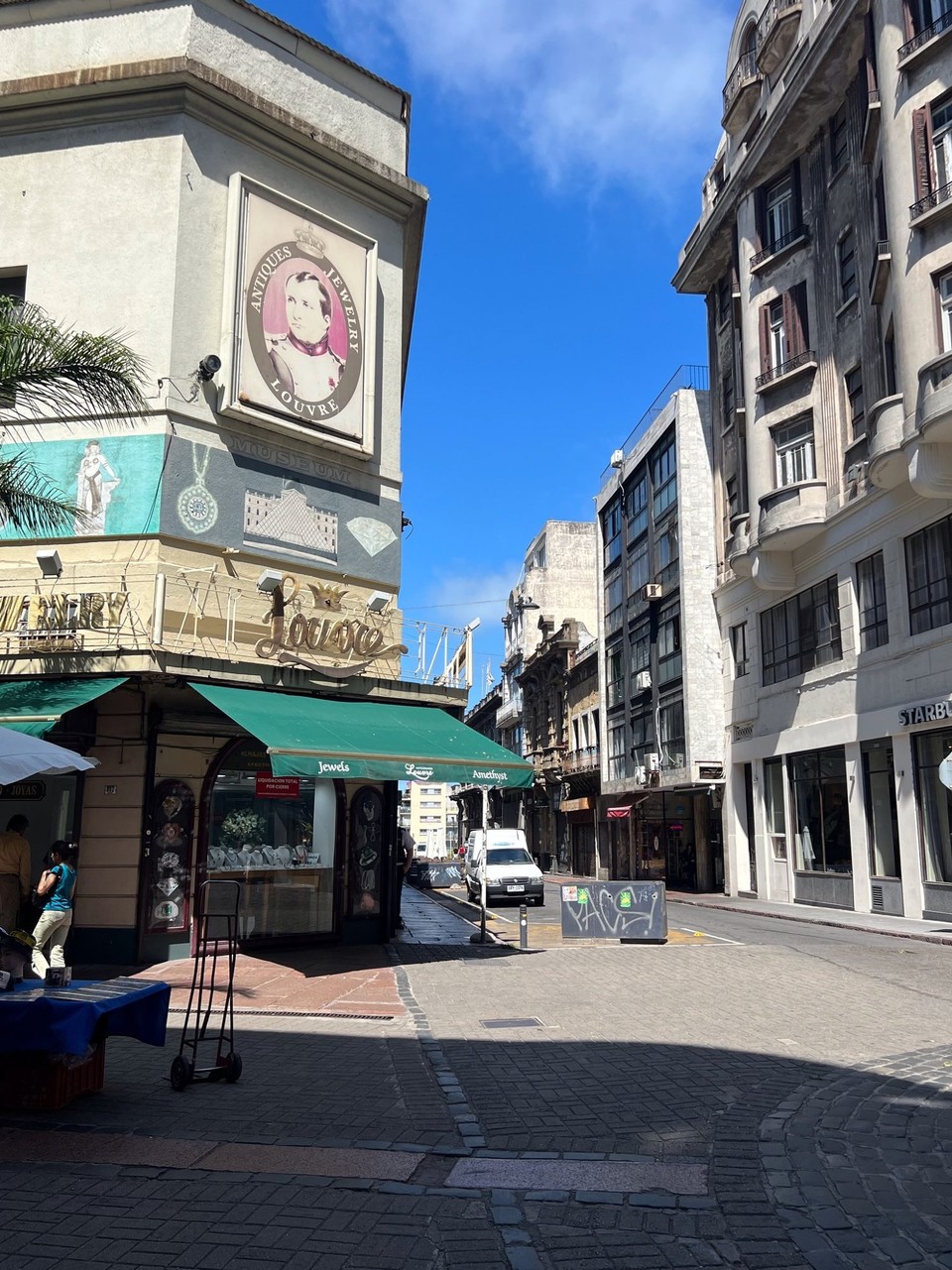 Uruguay - Montevideo - Street life