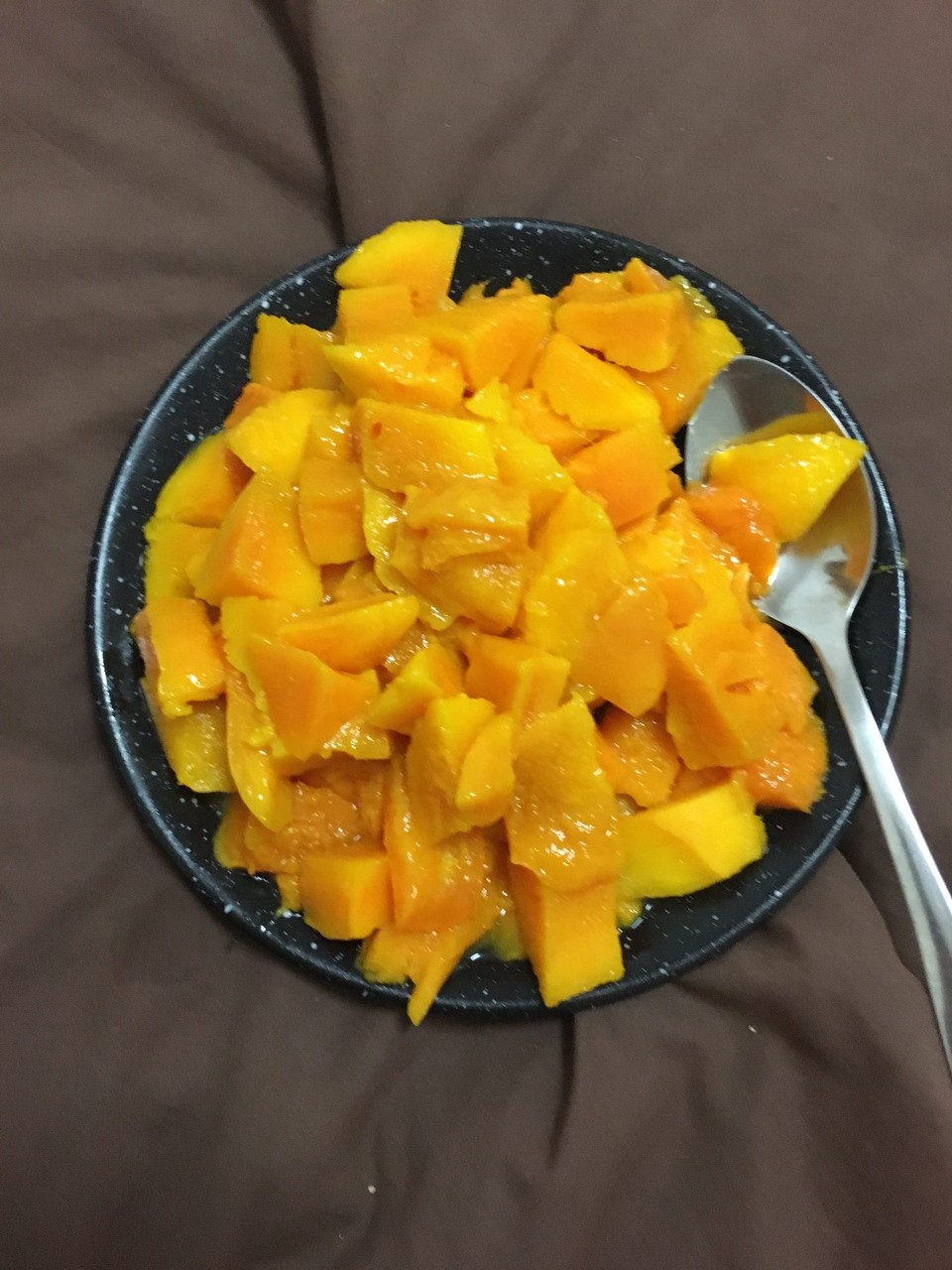 Australien - Minilya - Ich bin im Mangohimmel... unser Chef hat Mangos geschenkt bekommen und wir sollten ganz viele essen, bevor sie schlecht werden.