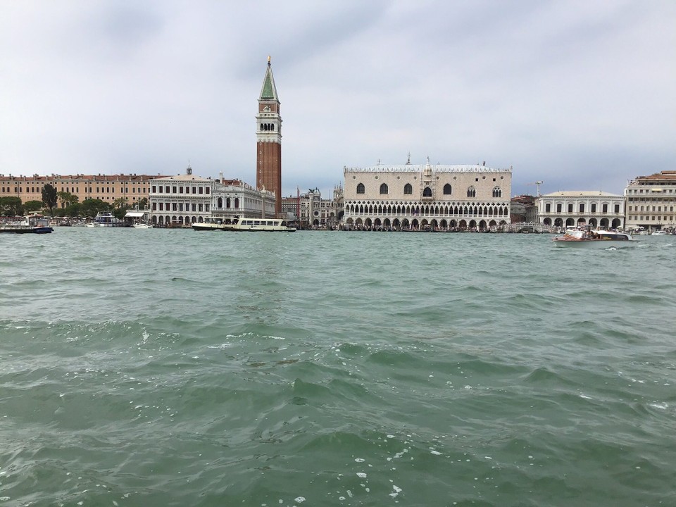 Italien - Venedig - Markusplatz vom Vaporetto.