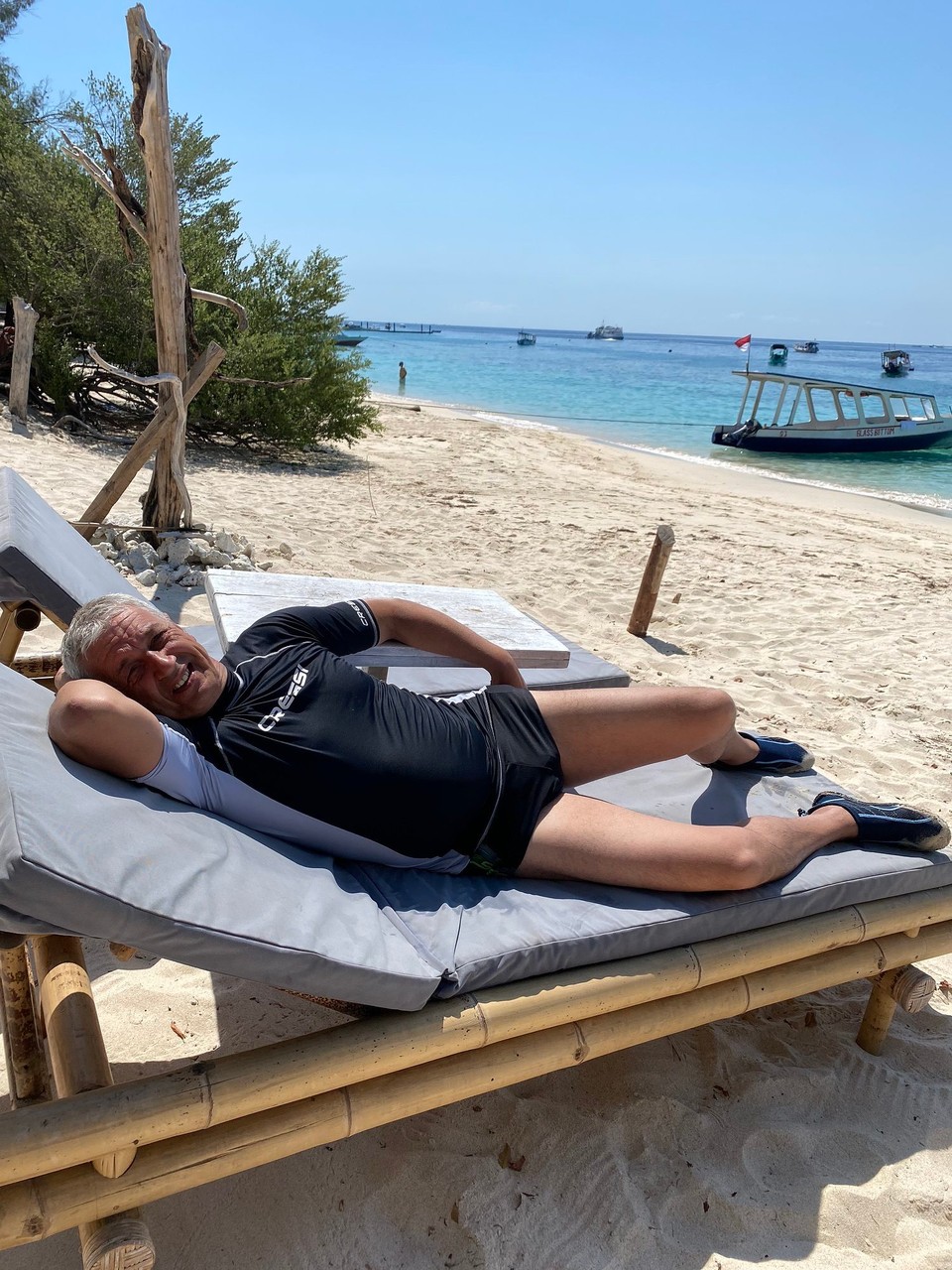 Indonesien - Kabupaten Lombok Utara - - man kann hier auch wunderschön relaxen und sich vom Wassersport erholen. 
