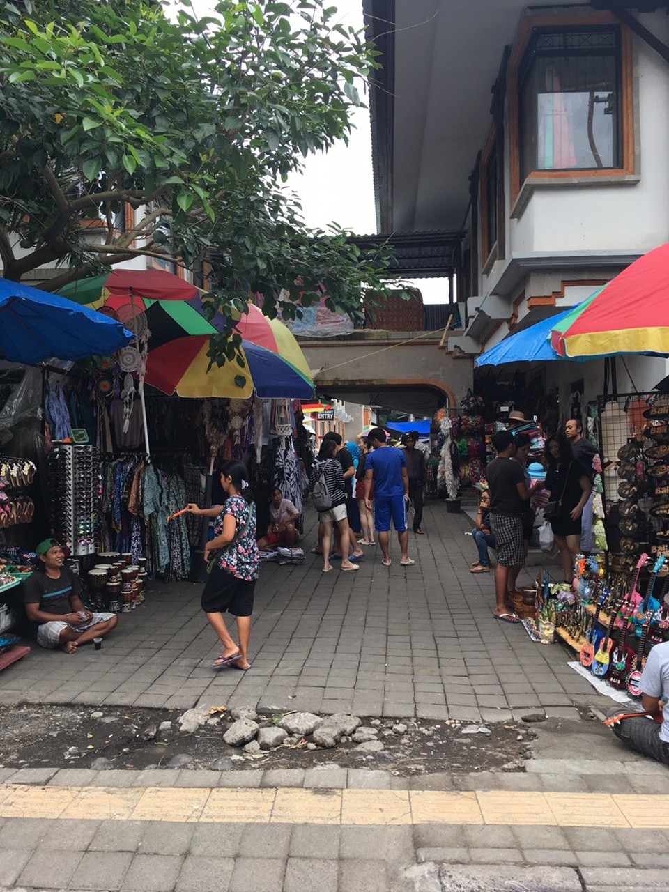 Indonesien - Gianyar - Der Markt in Ubud - ein Gewimmel an Ständen und Menschen und gefühlt jeder spricht dich an und will dir was verkaufen