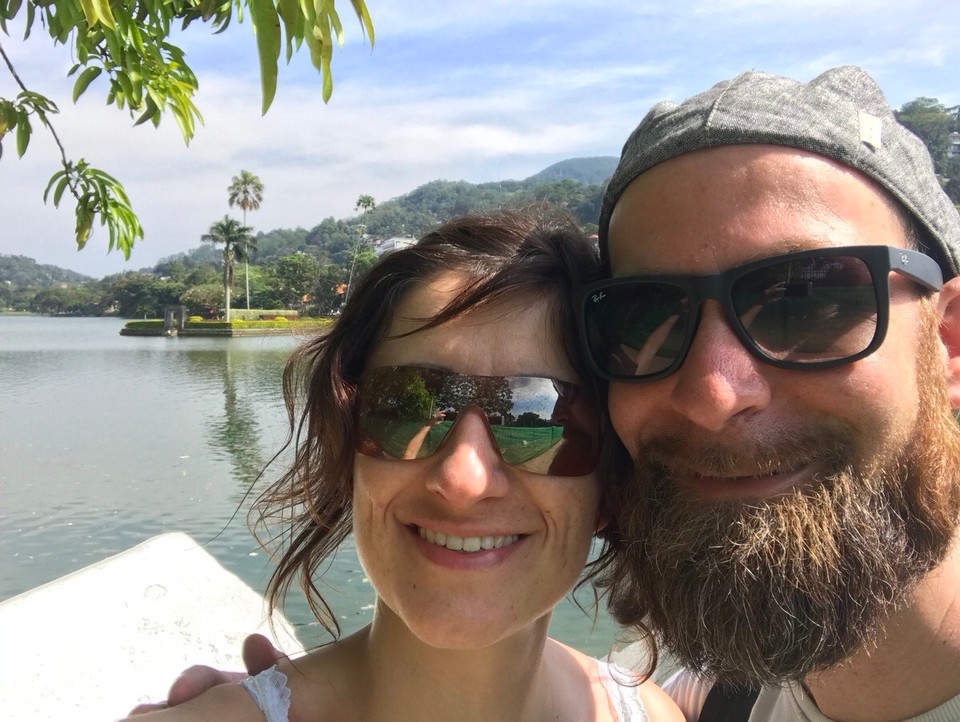 Sri Lanka -  - Kandy lake mit kleiner Insel in der Mitte 🏝 