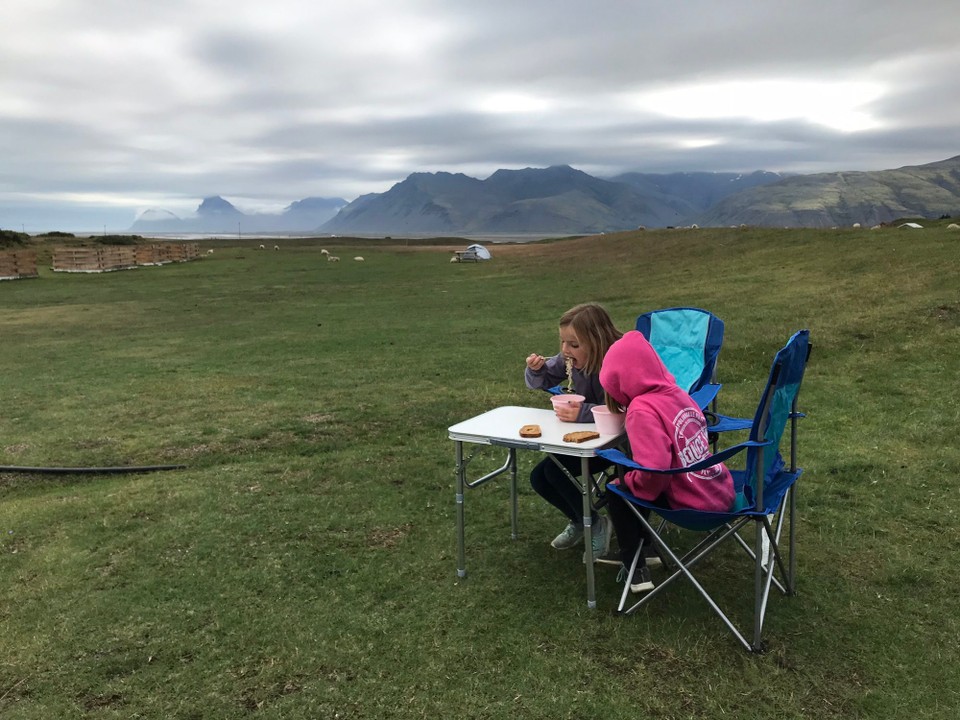 Island - Sveitarfélagið Hornafjörður - En Guete! Es gibt mal wieder Thai-Nudeln. Unser absoluter Island Renner...