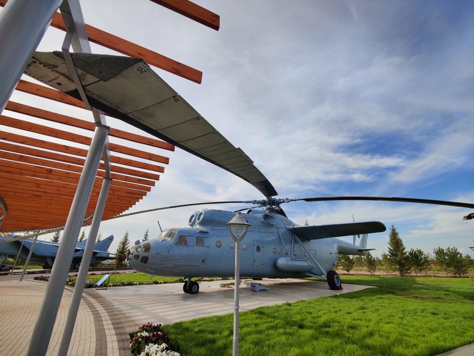 Kasachstan - Internatsional - Militärmuseum/Park