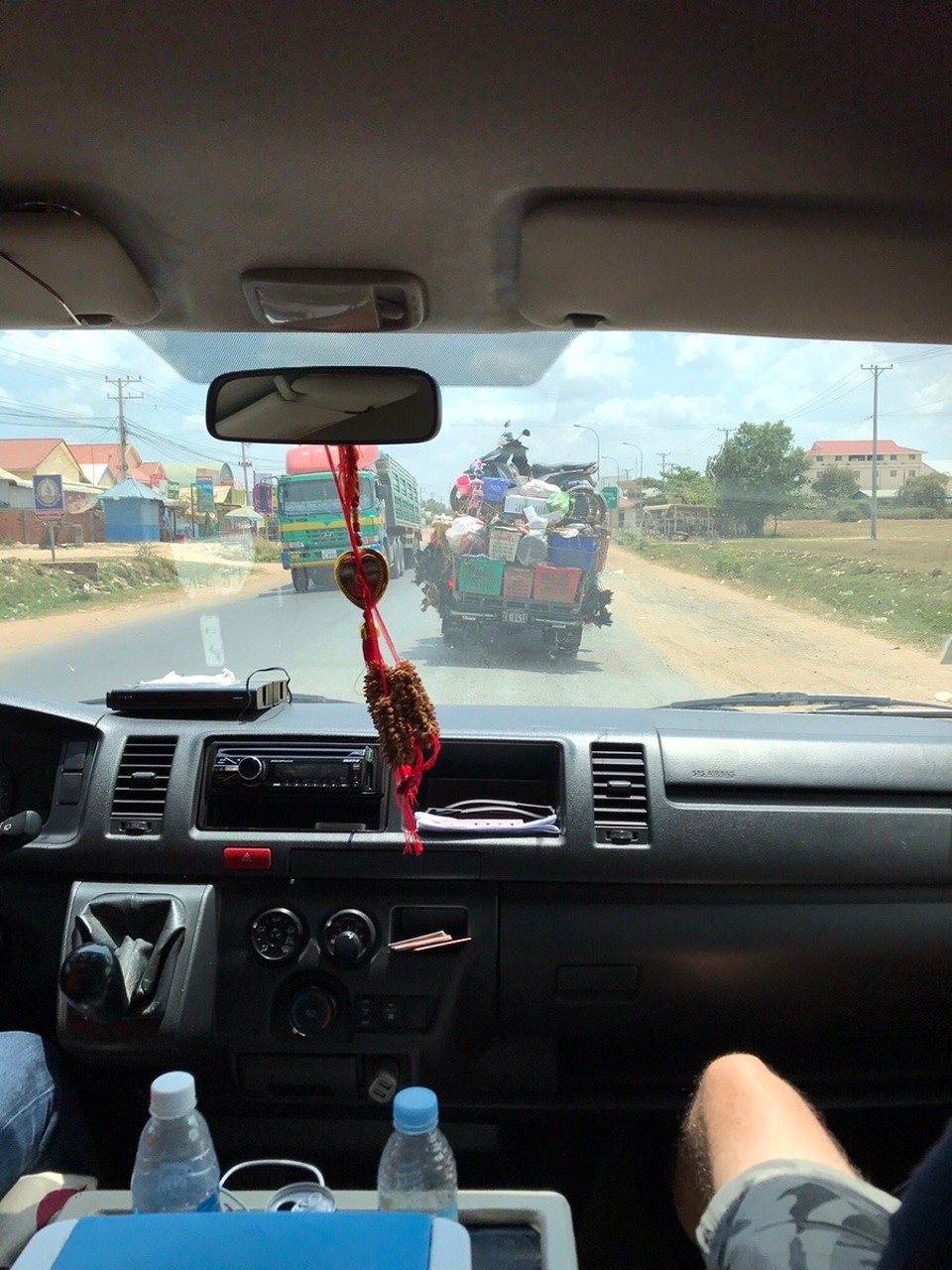 Cambodia - Phnom Penh - Crazy mini van journey...