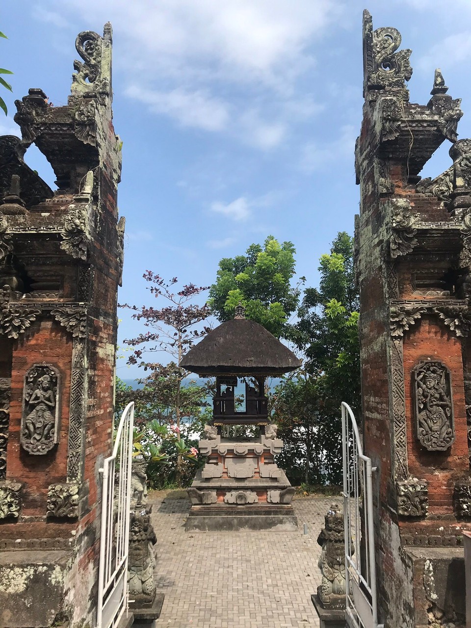 Indonesien - Jembrana - Ein Teil des Inneren im Pura Rumbut Siwi