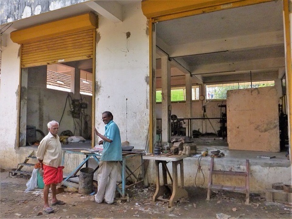 Indien - Kochi - Mechanikerbude mit Frischluft 