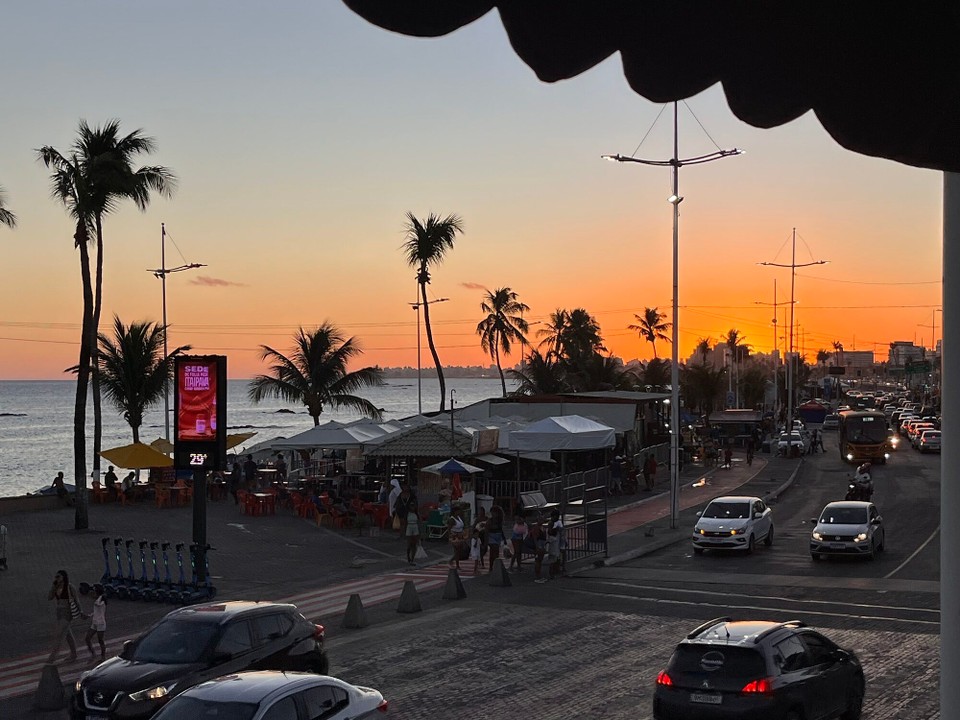 Brasilien - Salvador - Jeden Abend spektakuläre Sonnenuntergänge, besonders wenn man sie vom Leuchtturm Farol bewundert!