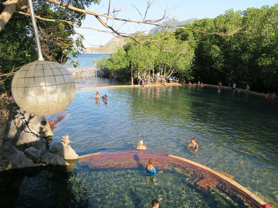 Philippines - Busuanga - Hot springs : eau est a 40°... La vue sur la mangrove est plutôt sympatique