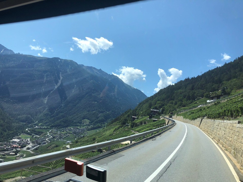 Frankreich - Chamonix - Langsam geht es immer weiter hinauf und dann wieder hinab und dann wieder hinauf. 