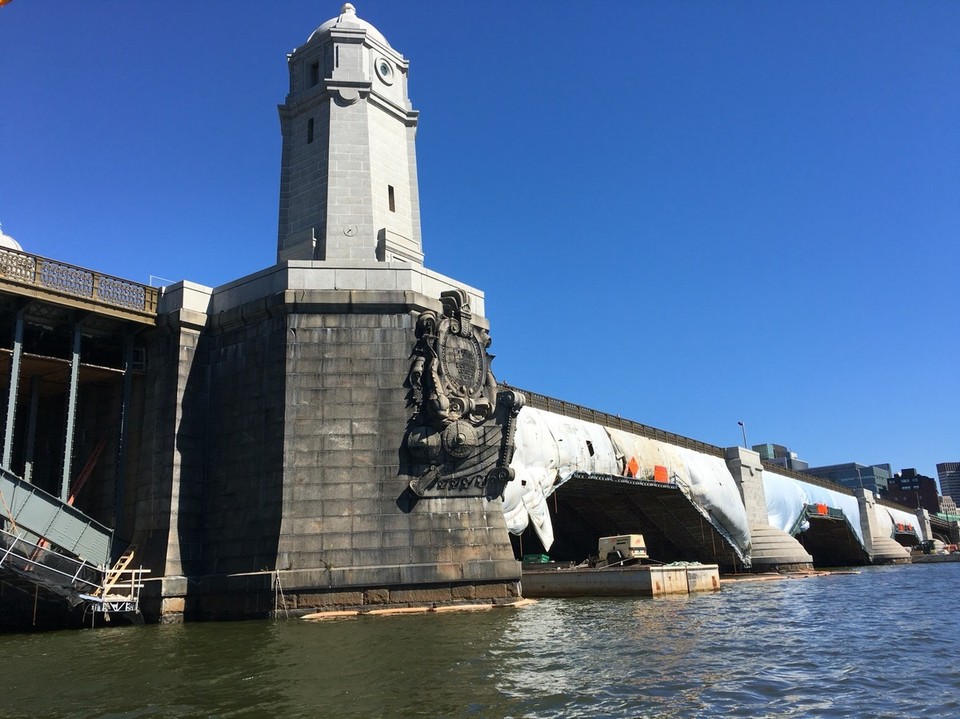  - Vereinigte Staaten, Boston - Die Salz&Pfeffer Brücke - schaut euch den kleinen Turm an, dann wisst ihr was ich meine