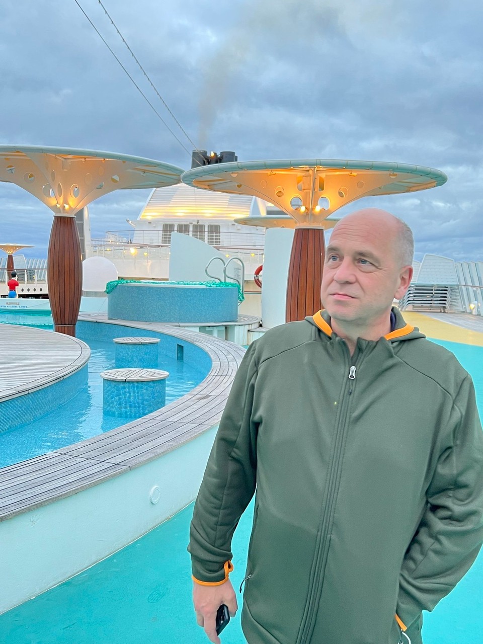 Norwegen -  - Nachts auf dem Pooldeck 
