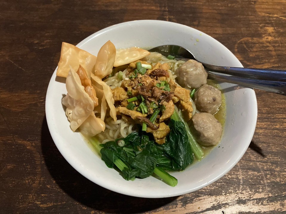 Indonesien - Banyuwangi - Abendessen für nicht mal einen Euro 🤪 (Mie ayam bakso)
