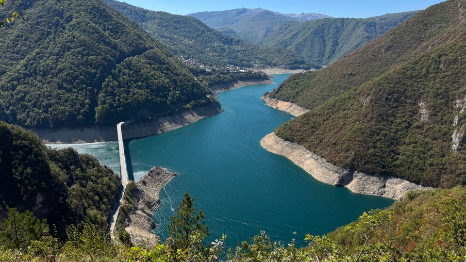Montenegro - Plužine - Der Piva Lake ist der größte Stausee des Landes.
Hier haben wir ein Mittag Päuschen eingelegt.