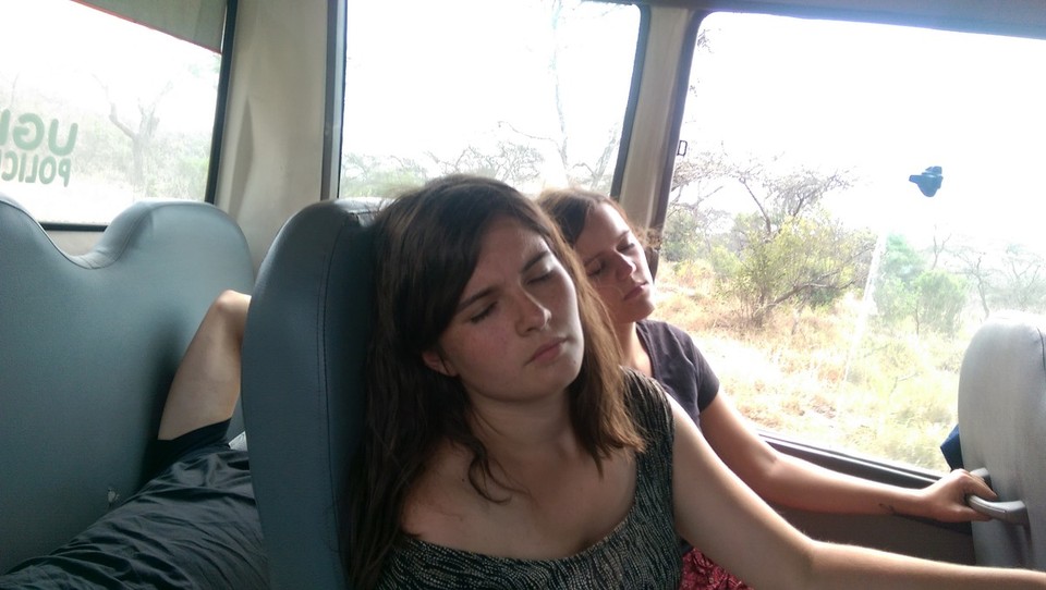 Ruanda - Akagera Village - Wenn man 17 Stunden im Auto ist darf man ruhig mal die Augen zu machen.