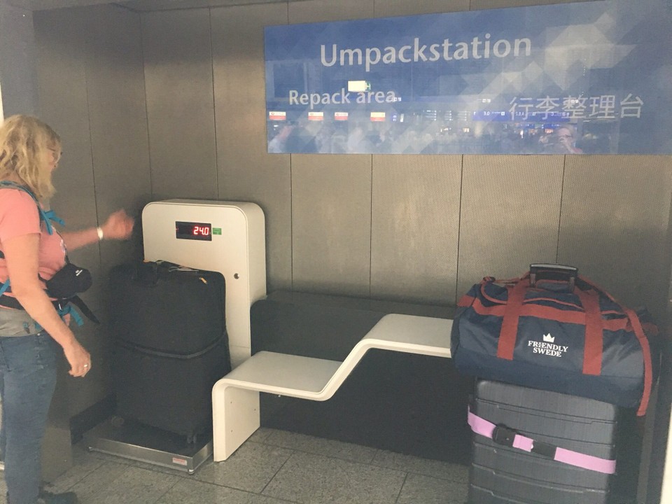 Deutschland - Frankfurt am Main - Wie bekommen wir den ganzen Mist verstaut....so eine Trekkingreise beginnt sehr nervenaufreibend 