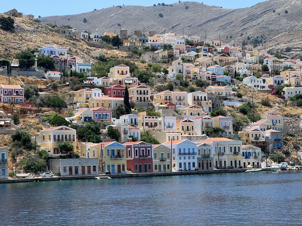 Griechenland - Symi - Und wir nähern uns der Hauptstadt von Symi.