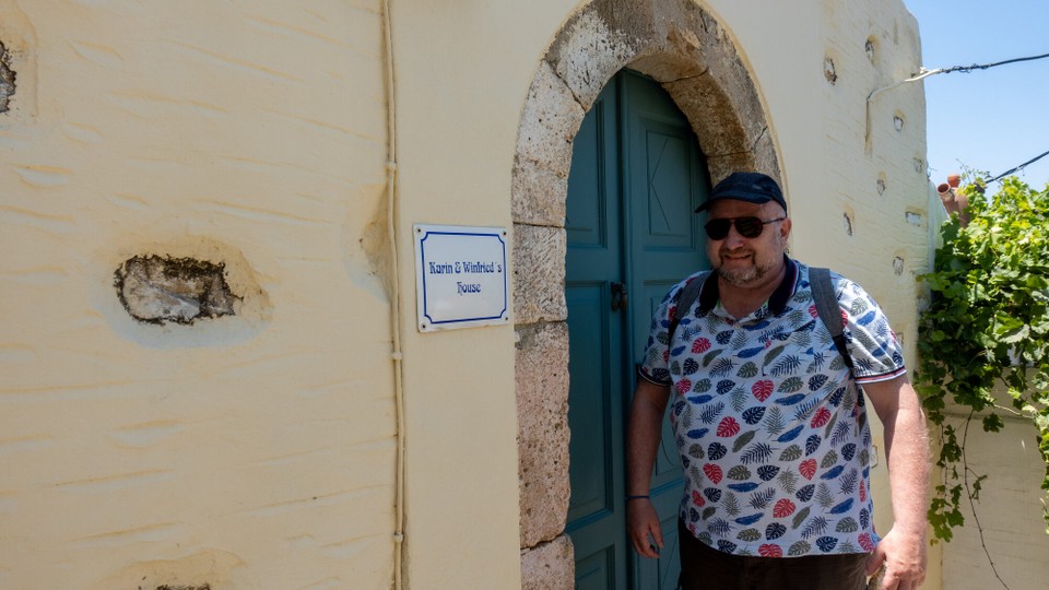 Griechenland - Symi - Strassennamen und Hausnummern gibt es nicht, manchmal gibt es Türschilder.