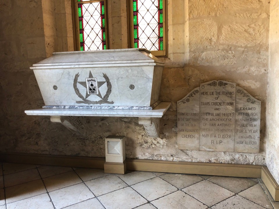 Vereinigte Staaten - San Antonio - Hier liegen die sterblichen Überreste der Freiheitskämpfer von Alamo.