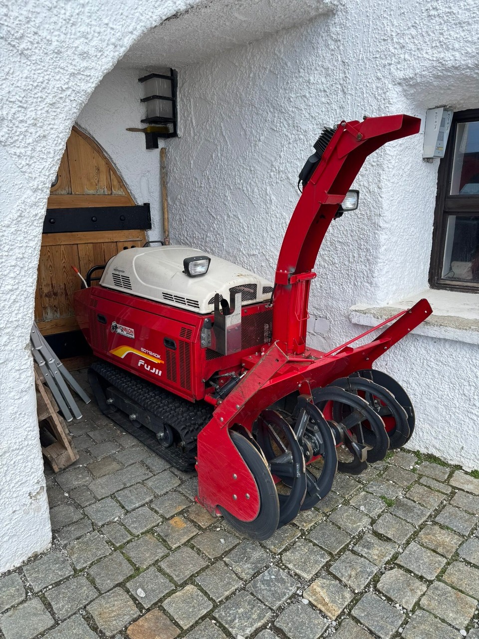 Österreich - Innsbruck - Und wieder ein rotes Auto. 