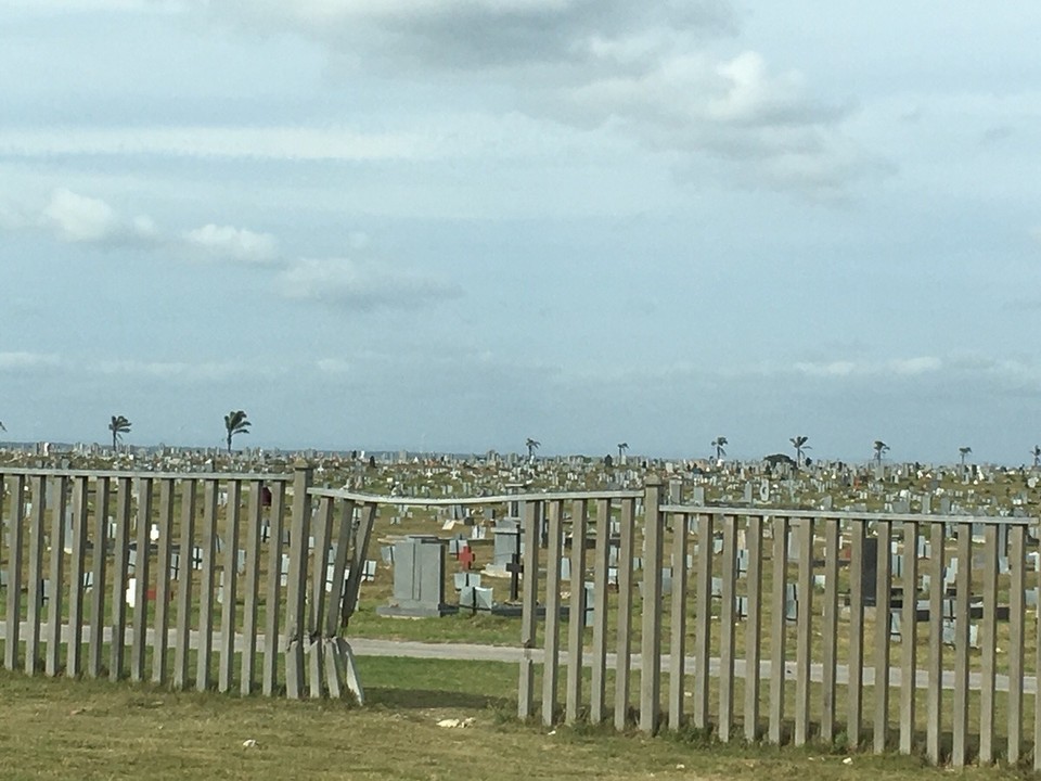 Südafrika -  - friedhof beim nachhause fahren 