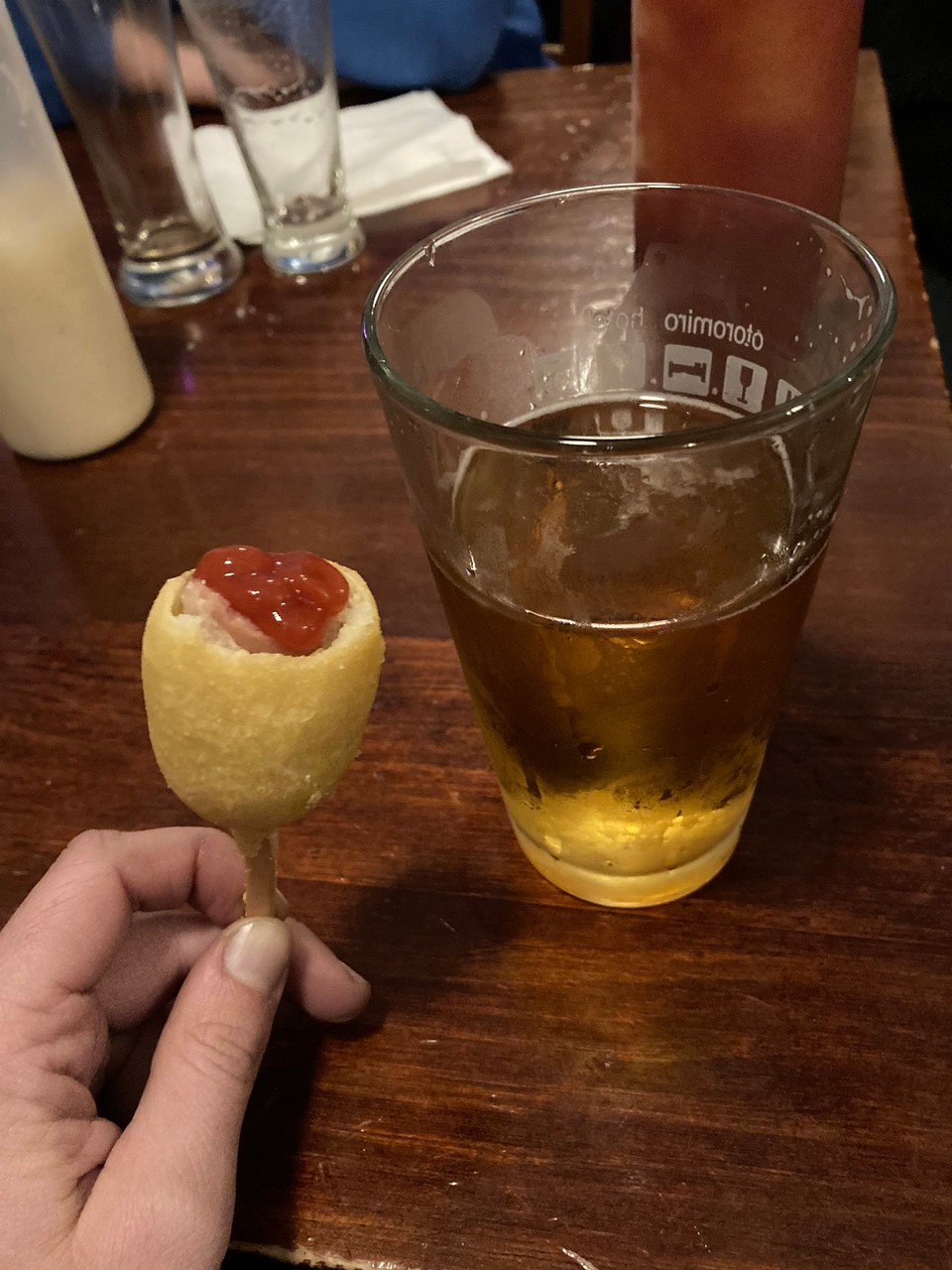 Neuseeland - Governors Bay - Es werden Würstchen am Stiel serviert 🤪