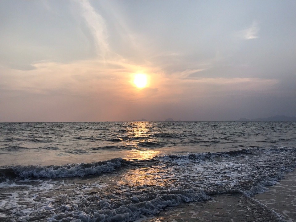 Thailand - Amphoe Mueang Krabi - Beautiful sunset during our beach-combing 