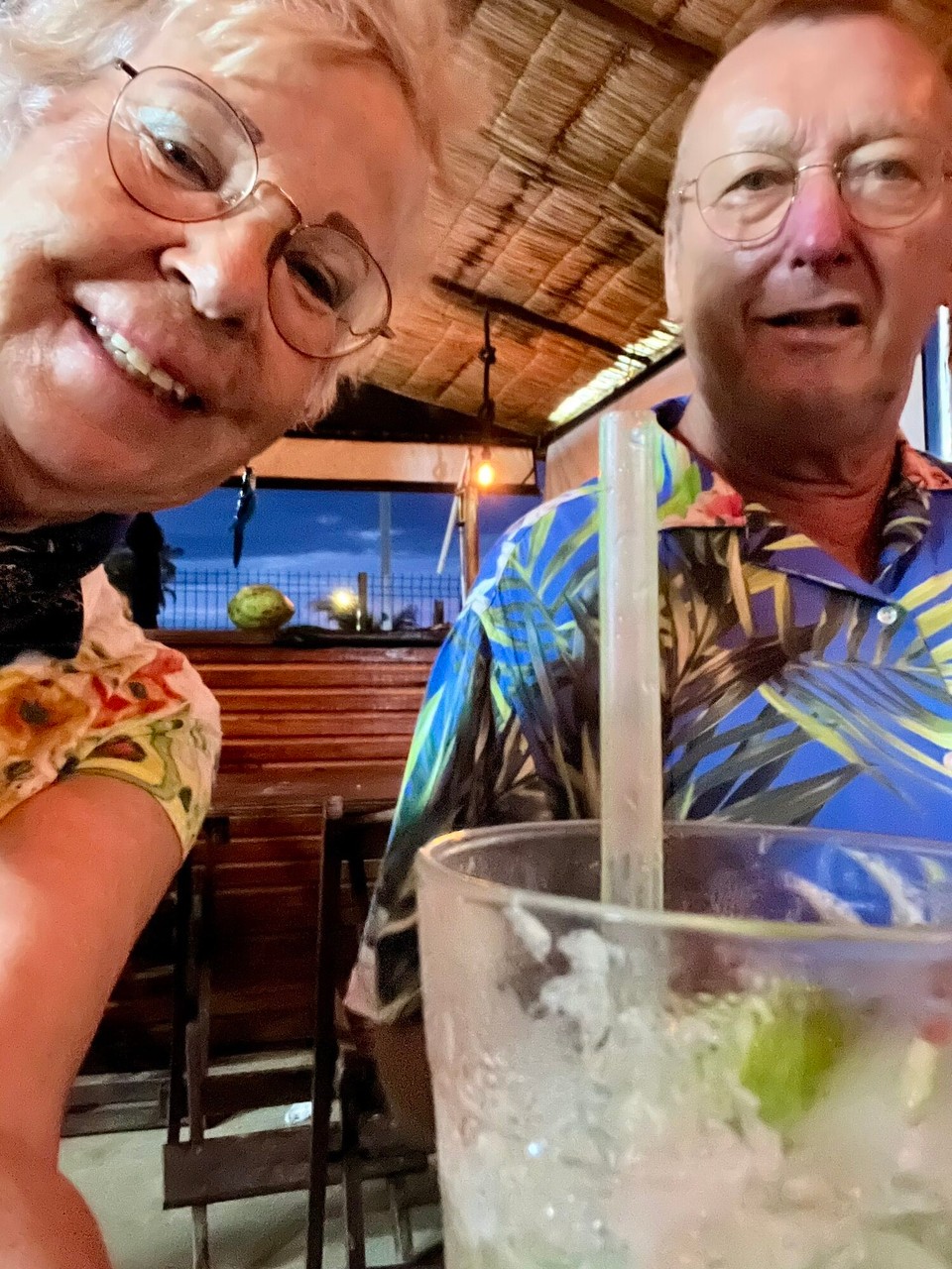 Brasilien - Salvador - Caipirinha in Itapua an der Promenade zum Leuchtturm