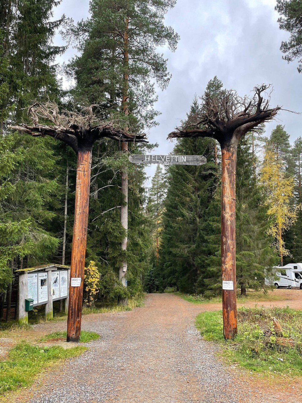 Finnland - Mustajärvi - Eingang in die Hölle 