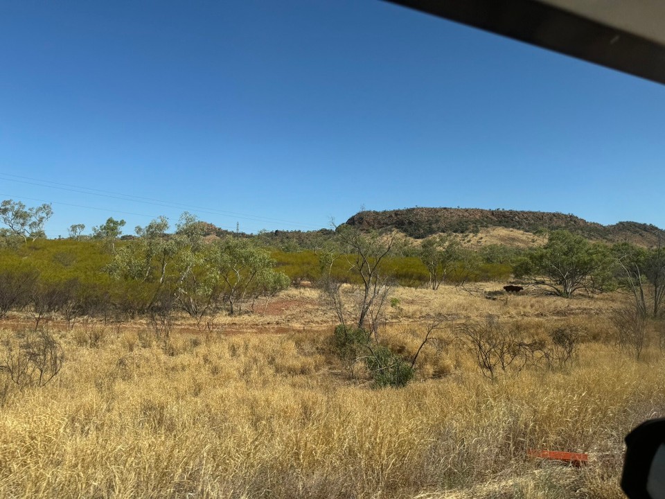 Australien - Ryan - Dia Hügel gsehn us als obs nu us Gröll und Dräg wären.