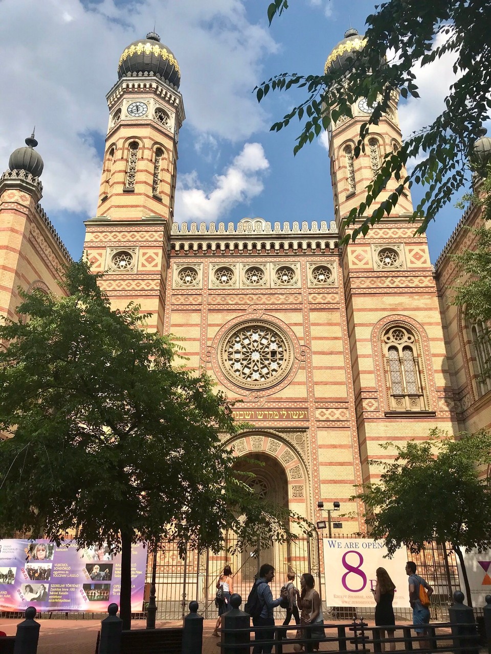 Ungarn - Budapest VII. kerület - Synagoge | Wochenende geschlossen | Größte in Europa | Orgel, auf der Liszt spielte | keine kurze Kleidung !