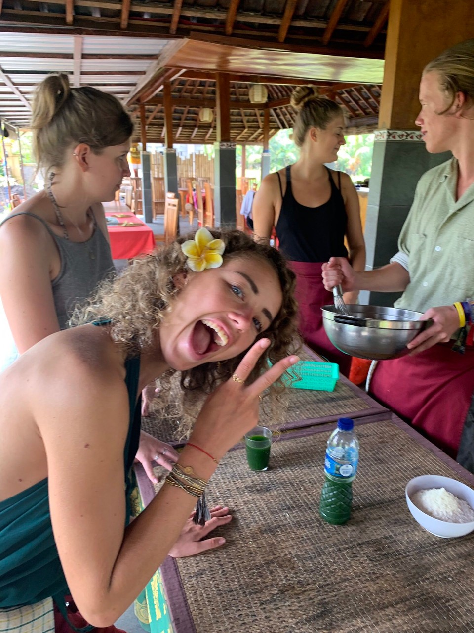Indonesia - Denpasar - cooking class met this funny dutch girls
