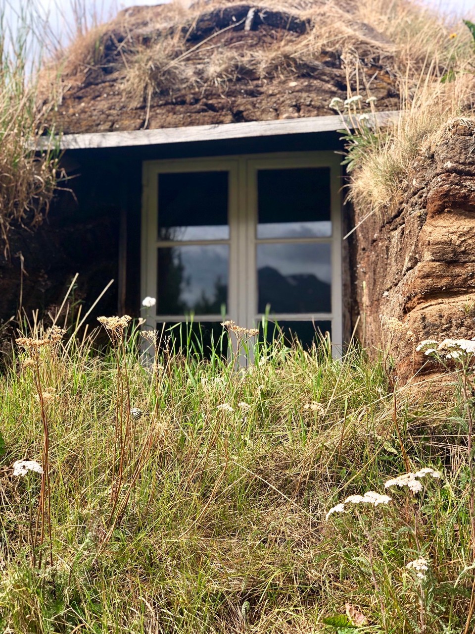 Island - Hólar - Nun mal das Fenster von aussen fotografiert...