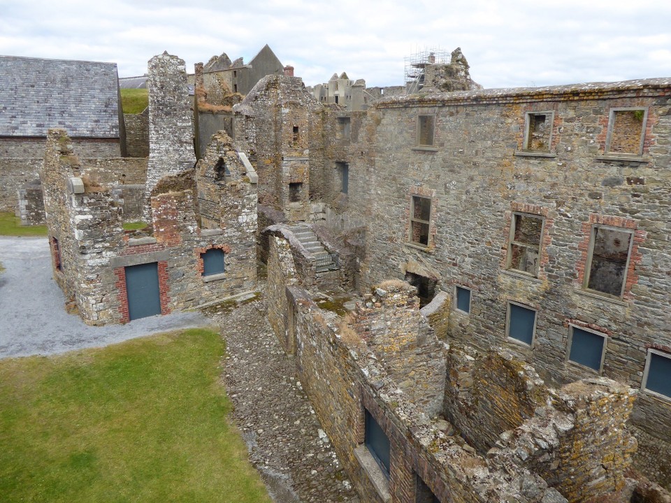 Ireland - Kinsale - The governor had his own separate area guarded by a sentry. He also had his own sally port so he could go into the moat and enter the castle by another sally port to check the troops.