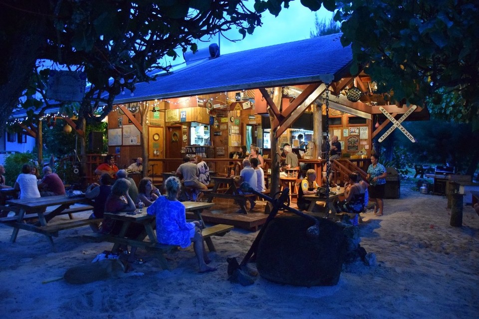 Cookinseln - Rarotonga - Bei toller Atmosphäre und Livemusik...