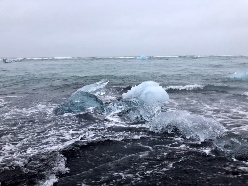 Island - Sveitarfélagið Hornafjörður - Lustig auch, wie verschieden das Eis aussieht... Von glasklar über weiss, blau bis schwarz ist alles vorhanden...