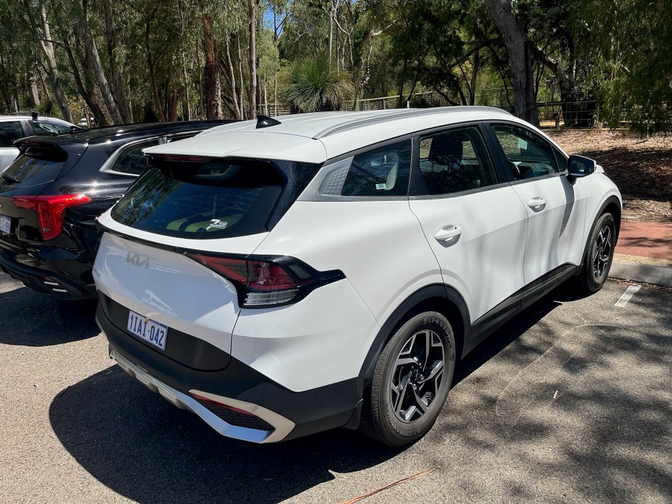 Australien - Yanchep - Heute startete nun unser Roadtrip. Etwas verspätet als geplant, aber unser ursprünglich gebuchtes Auto war viel zu klein für unser Gepäck. Da das Upgrade deutlich günstiger war als gedacht, haben wir dann auf einen geräumigen Kia Sportage gewechselt.