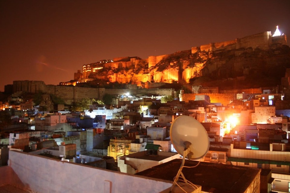 Jodhpur - Jodhpur - The fort of Jodhpur by night from the roof top of the guesthouse