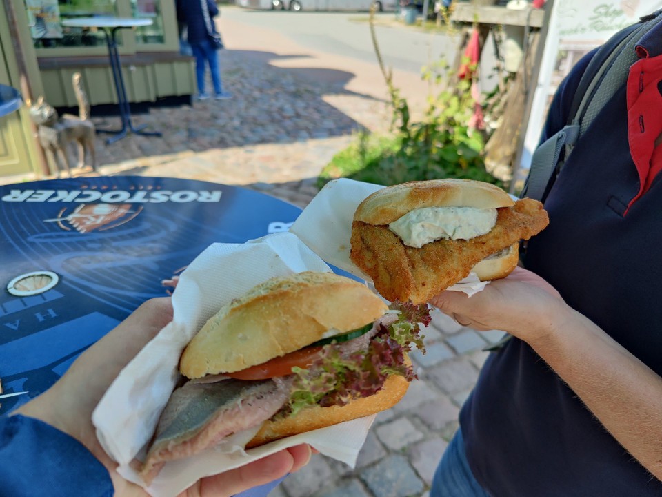 Deutschland - Dierhagen - Leckere Fischbrötchen 