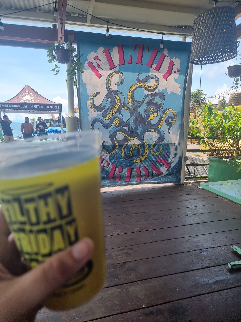 Panama - Bocas del Toro - Anschließend ging es auf die Hauptinsel Isla Colón zu der Day Party Experience des Landes - Filthy Friday 🎉 