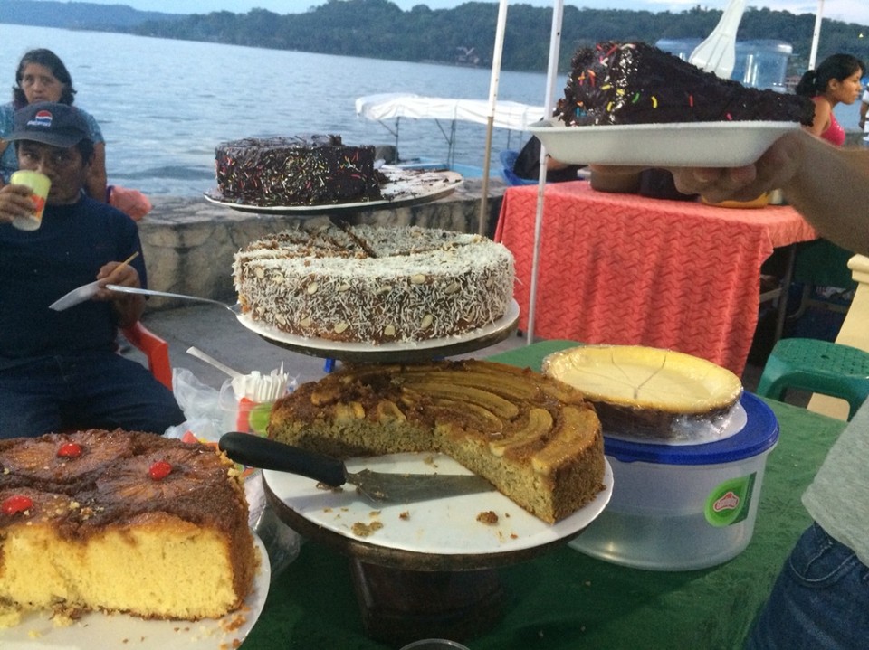 Guatemala - Flores - Street-cake-market in Flores! 