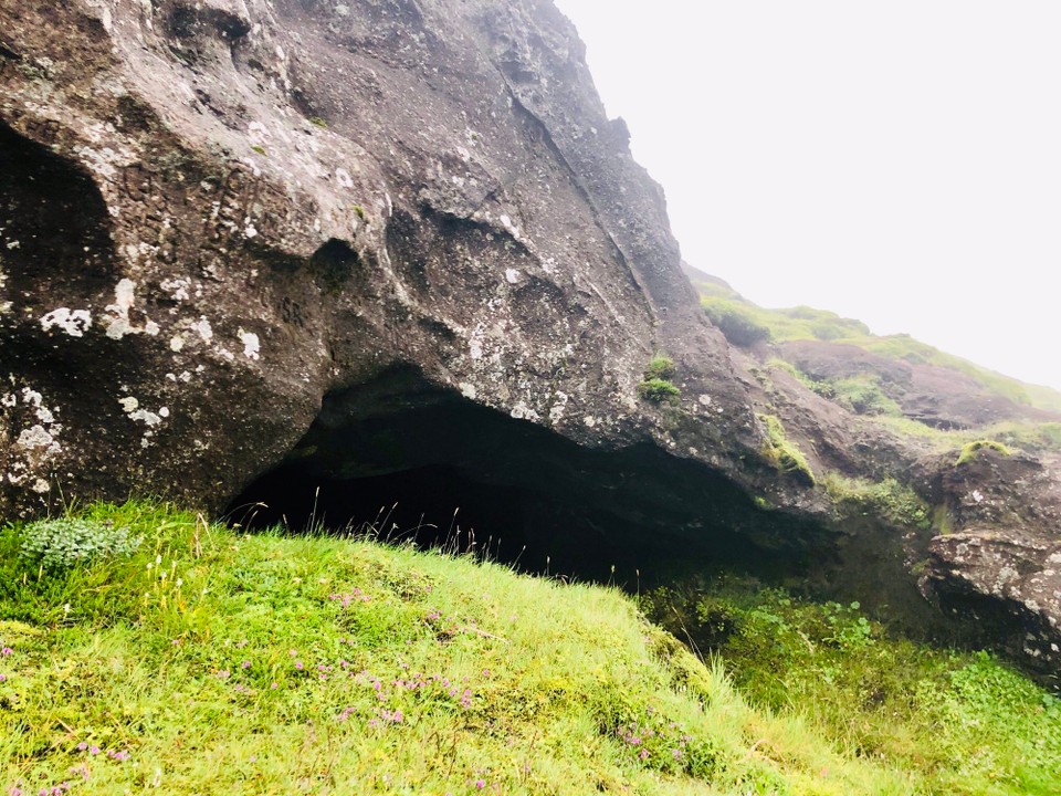 Island - Mýrdalshreppur - Dann mal rein da… bin gespannt, wie gross die Höhle ist…
